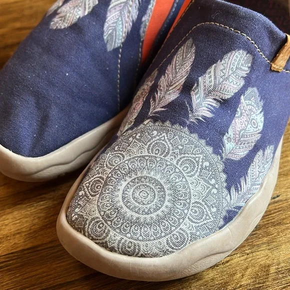 UIN Dreamcatcher Slip-On Shoes - Picture 4 of 13
